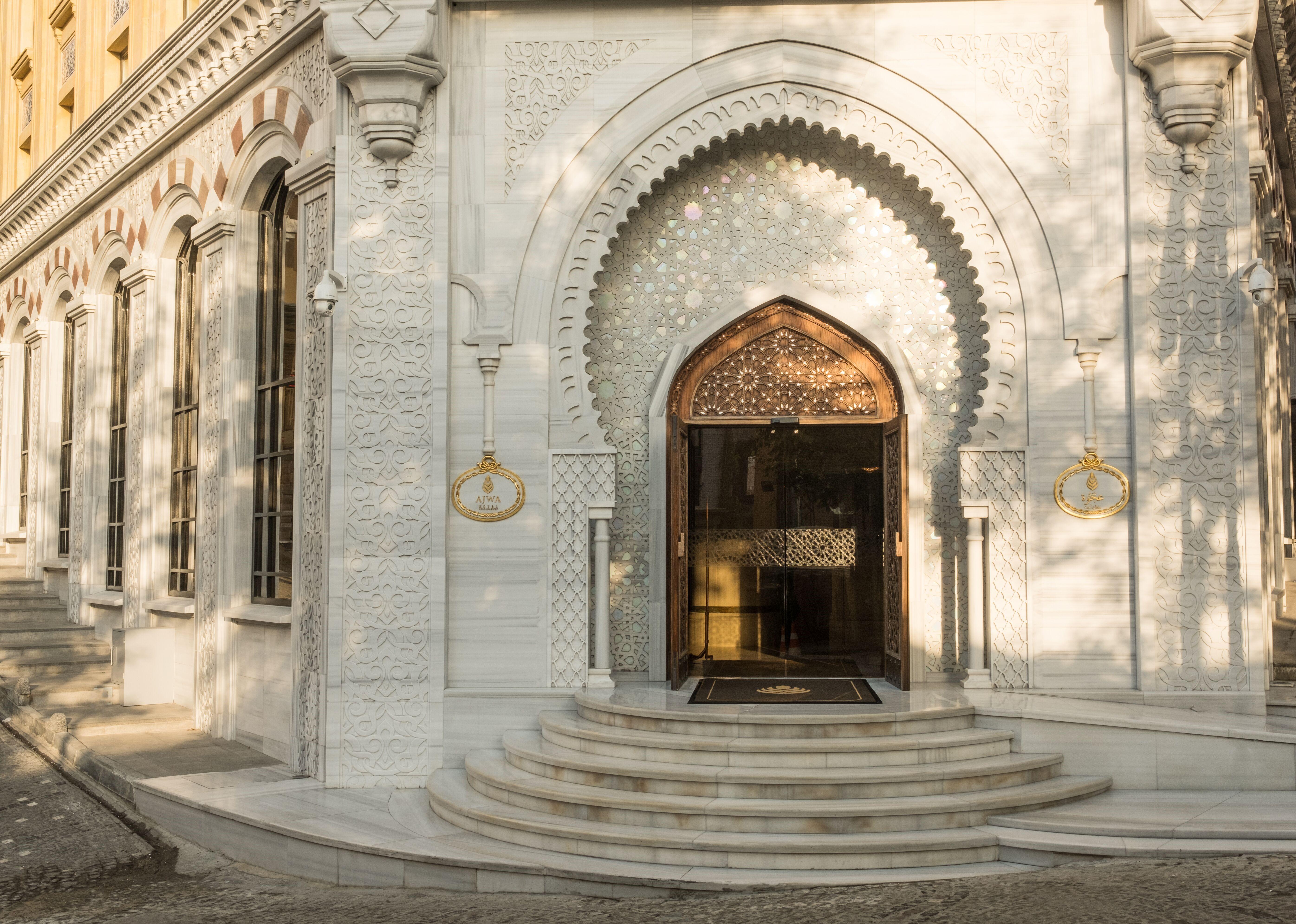 Ajwa Sultanahmet - Preferred Hotels Lvx Collection Istanbul Exterior photo Entrance to the museum