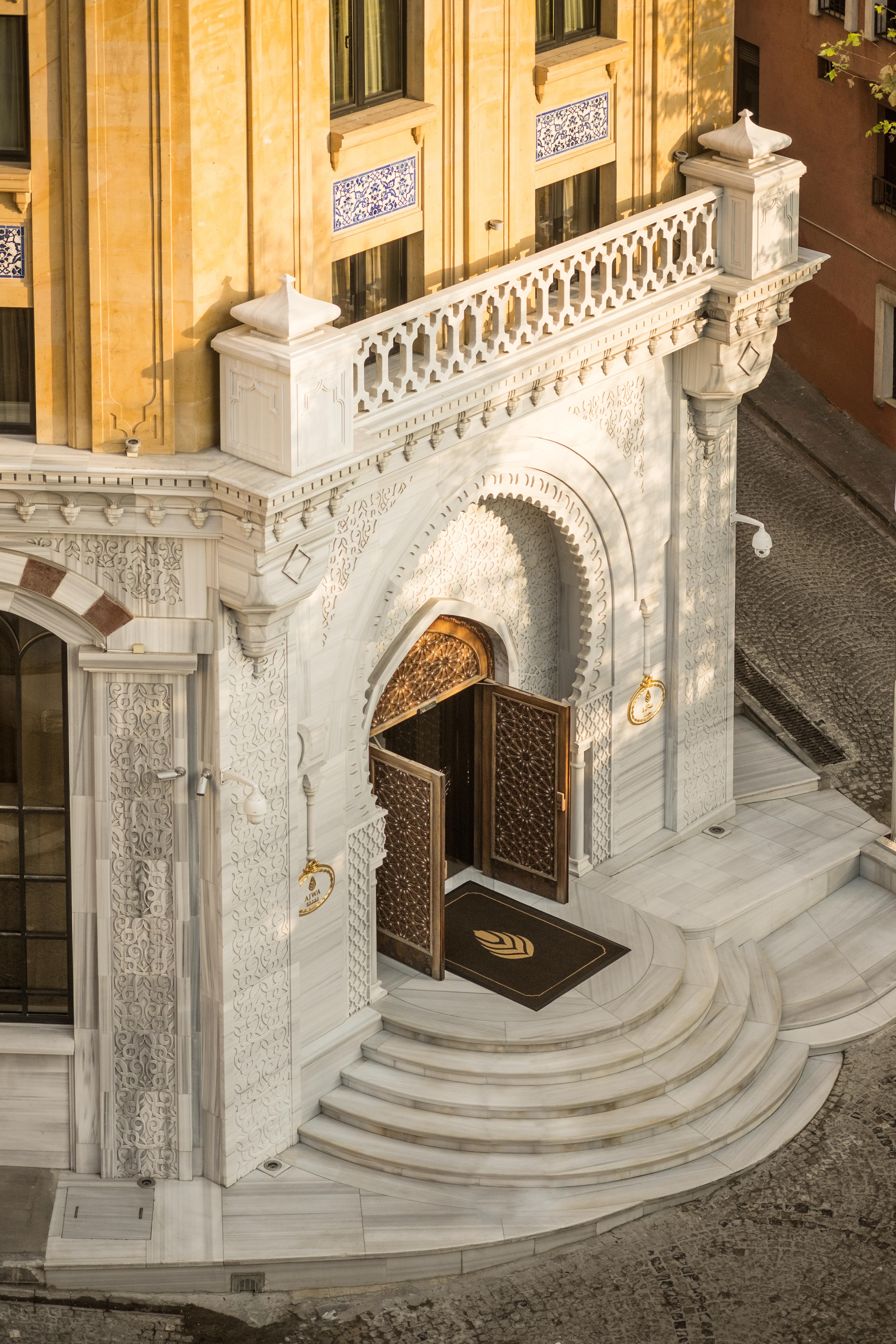 Ajwa Sultanahmet - Preferred Hotels Lvx Collection Istanbul Exterior photo Entrance to the tomb